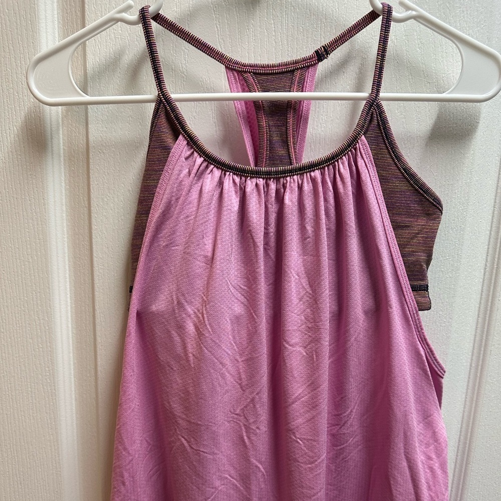 Lululemon woman tank top bra no pads size 6. /NWOT
